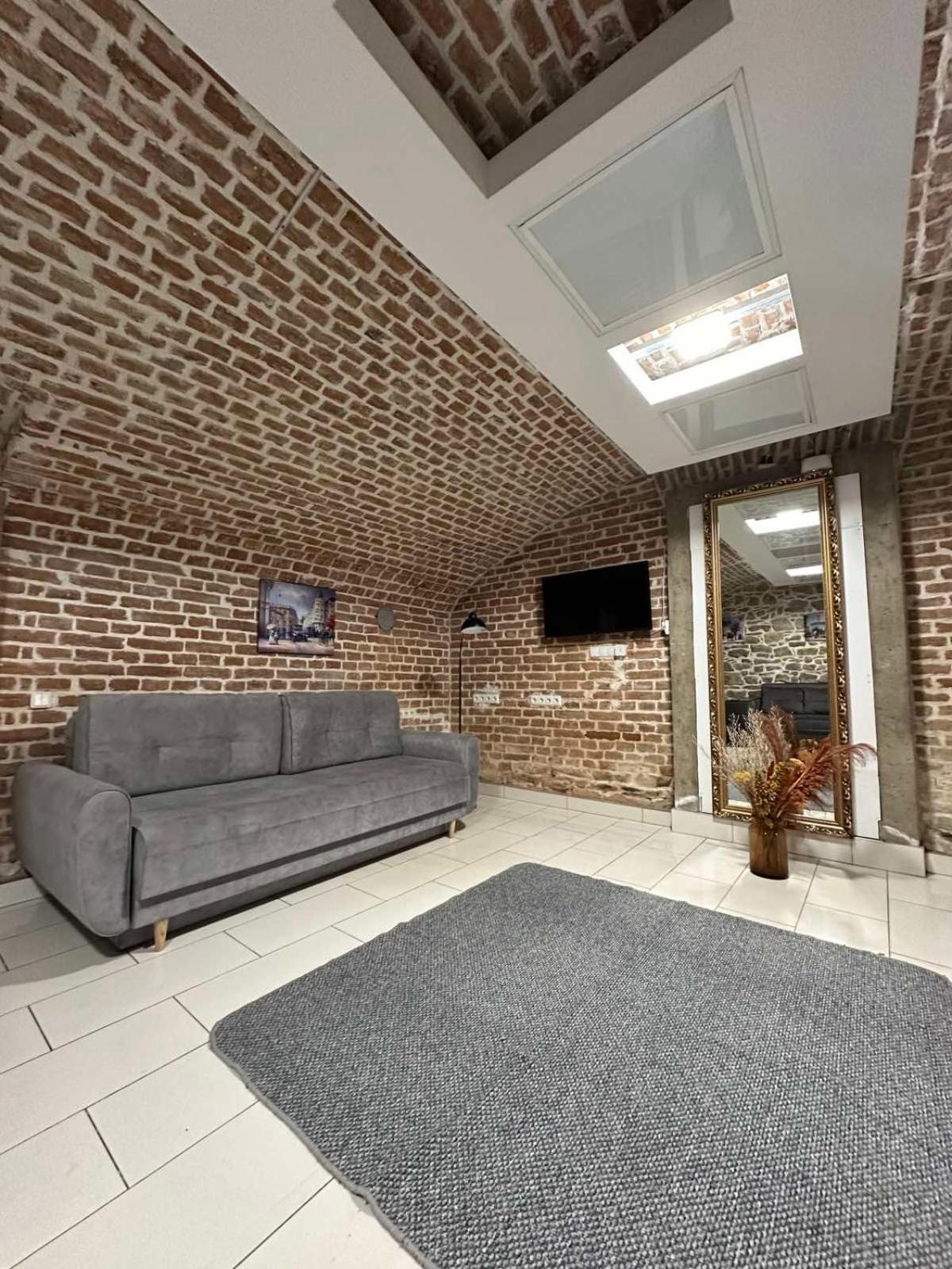 2Х Кім-Й Loft На Площі Філармонії By Willox Apartment Chernivtsi Exterior photo