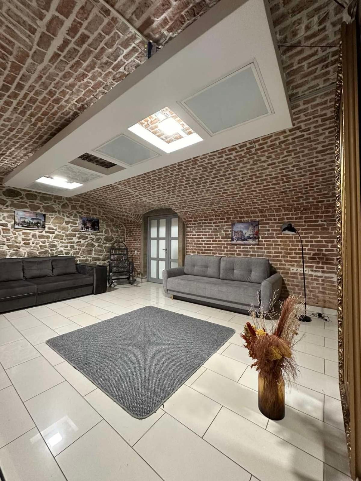2Х Кім-Й Loft На Площі Філармонії By Willox Apartment Chernivtsi Exterior photo